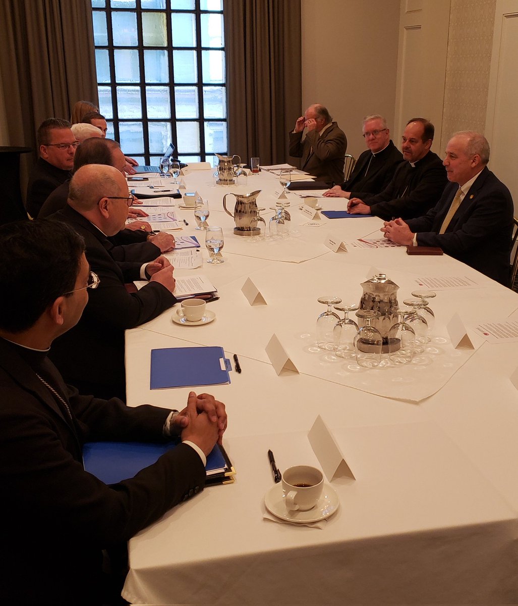 Supporting parents making the best decisions for their kids. @OhioSenateGOP President @matthuffman1 meets Bishops from @ohiocatholics to talk about their support for SB 11, expanding Ed Choice vouchers to every family and standing for lives of families, children and babies.