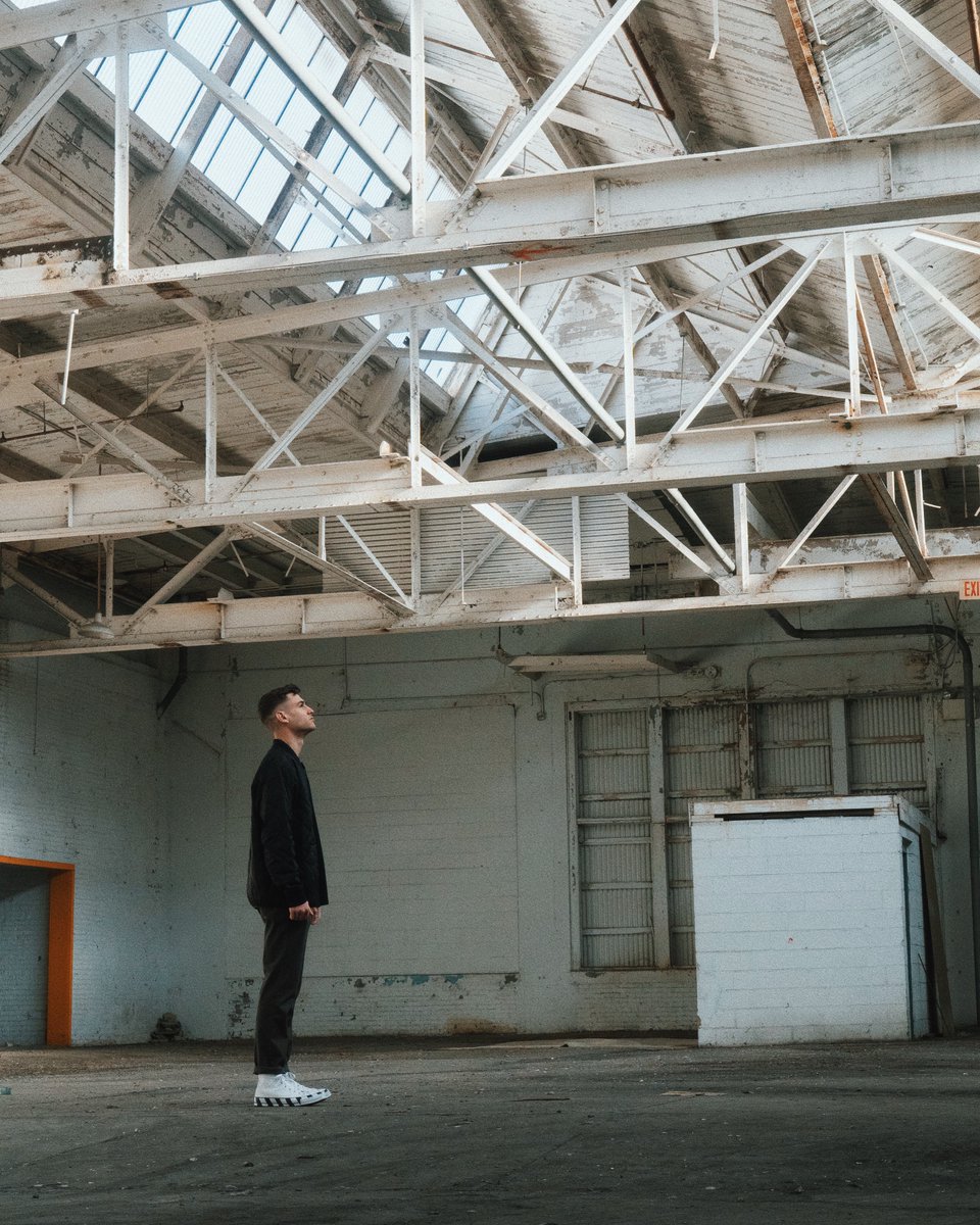 atticbeats's tweet photo. my album “horizon” is out friday 💿 https://t.co/VvsLE2JjMd