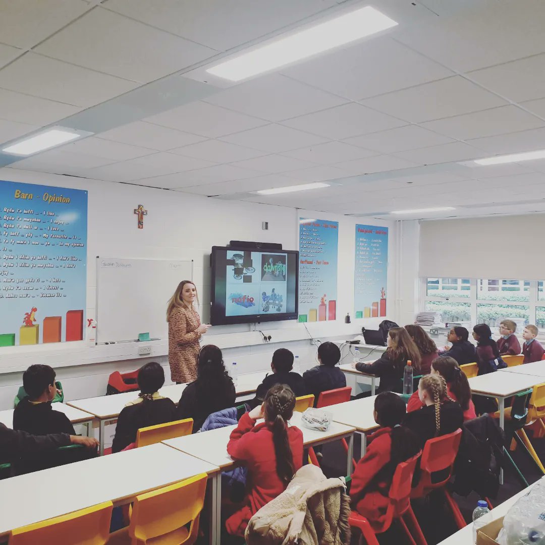 mrlewis_cchs's tweet image. Lovely to see all the Year 6s come up for Challenge Club this evening. A big thank you to the Welsh Department for all their fun and challenge #stretchandchallenge