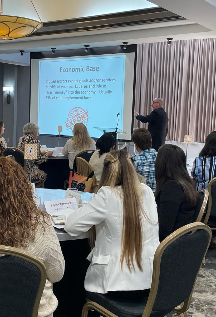 UTCIS's tweet photo. Today is the last day of the TN Business Retention and Expansion Course in Jackson! Participants have learned how to develop, implement and evaluate effective retention and expansion programs. Thanks to everyone who joined us for another great #TCED training! https://t.co/pYTM9YDmuP