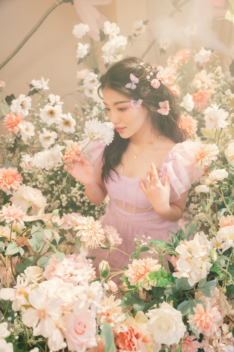 mee_poonyada's tweet photo. There is an unknown land full of strange flowers and subtle perfumes💐🧚🏻‍♀️🌸🌺🌼✨

#DreamwithMee1stfanmeeting
#MeePoonyada https://t.co/FJlMIQSkau