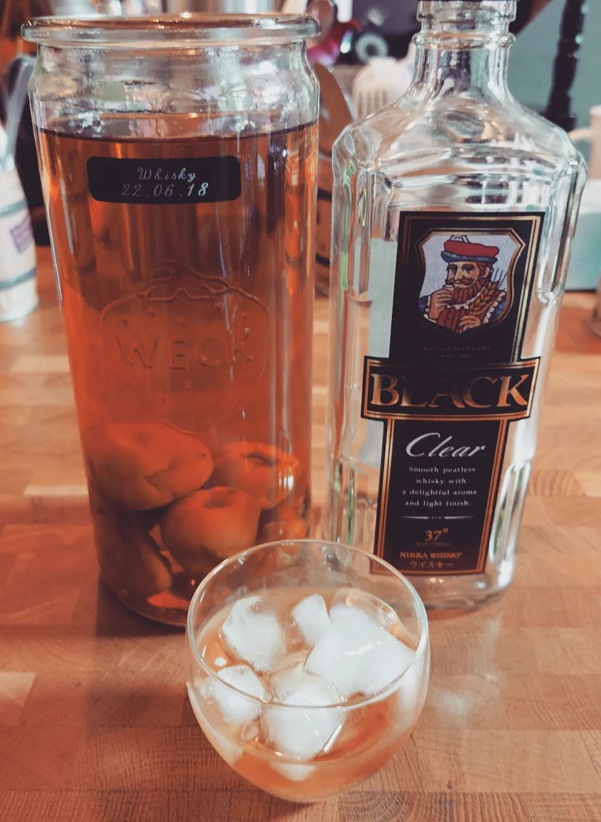 Kyoumo_Turedure's tweet image. 飲まなきゃと思いつつ、新しいボトル開けて飲み始めちゃってなかなか機会が無いのですが、いい加減に飲まなきゃと決意して開封。
ボトル一本とロック3杯分くらい出来ました。梅の香りが強く、サッパリしていてウイスキー感は何処かへ消え去っていました。
#梅酒 #手仕事  #xperiaphotography
