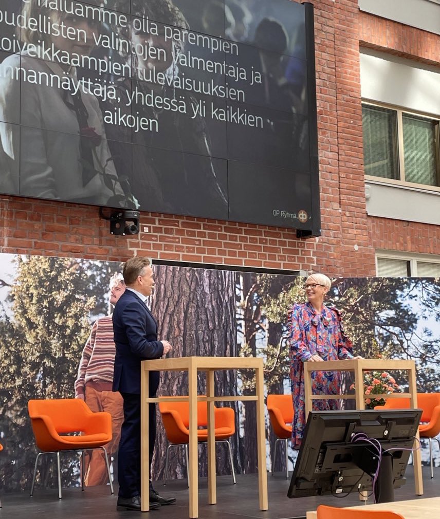 TarjaWasenius's tweet photo. Olipa ilo olla mukana @OP_Ryhma uuden markkinointikampanjan sisäisessä lanseeraustilaisuudessa 💥 Inspiroiva päivä kollegoiden kanssa! Päivän juonsi @babalybeck ✨ https://t.co/jVsNogwG0a