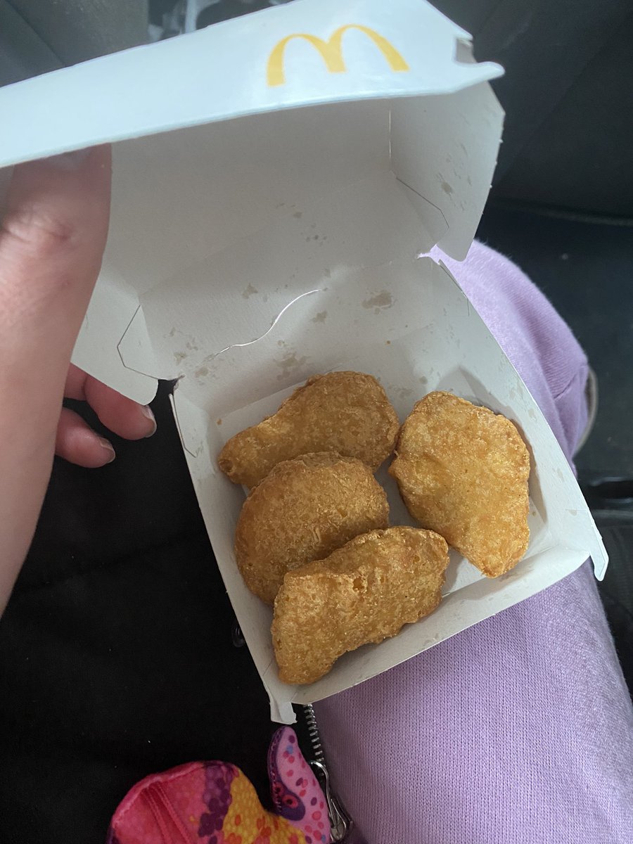 abilindsay's tweet photo. @McDonalds my nuggets are missing…. https://t.co/VwzLed6OXV