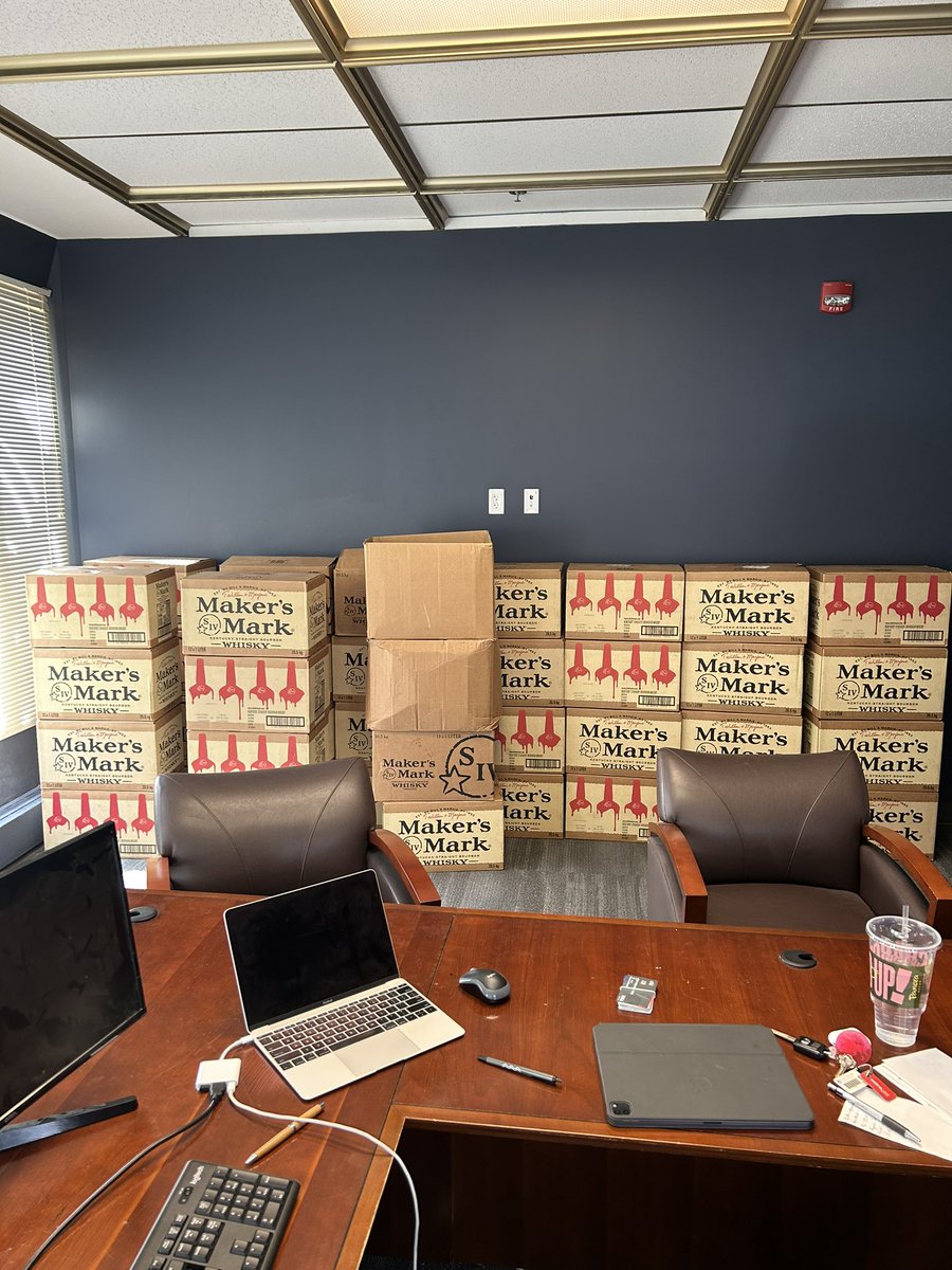 Party Horses tweet media