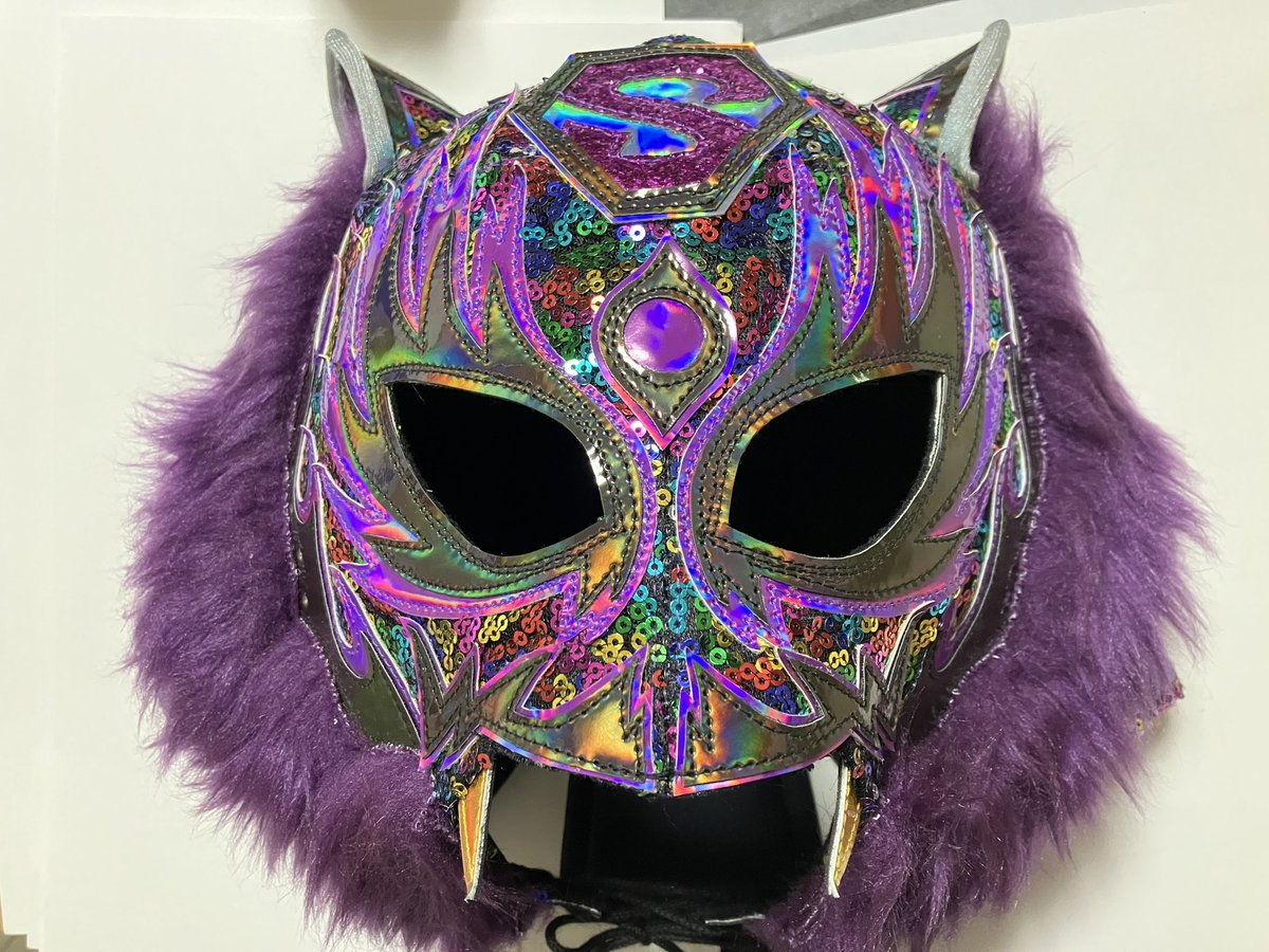 aerobikamen's tweet photo. @maskmaking 
「５」という数字にまつわるマスク
がお題でしたね😉

私の妄想の中の
5代目タイガーマスク😂⁇
額に「５」があるでしょ🤣？

この後、手がスベって
目の周り、眉間、額のS…じゃなくて
「５」に、ラインストーンでも貼ろうかな😉？
#SLK
#スターライトキッド https://t.co/Bktbfu17le