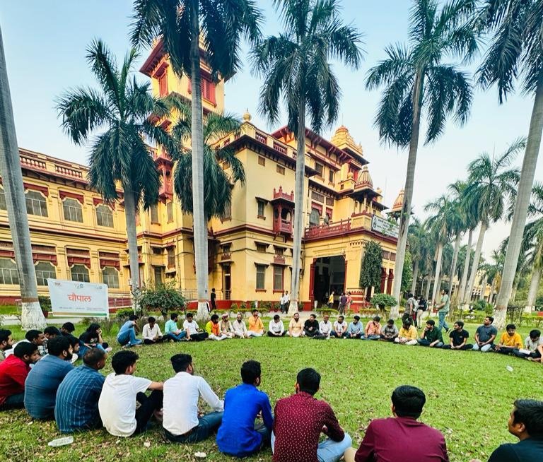 Tejasvi_Surya's tweet photo. Youth at grassroots level are coming forward &amp; contributing ideas for #G20 under India's leadership

@BJYM is actively mobilizing youth &amp; holding discussions across regions on youth-centric initiatives

Glimpses from #Y20Chaupal held at Banaras Hindu University in Varanasi today. https://t.co/qMh2RfZrW0