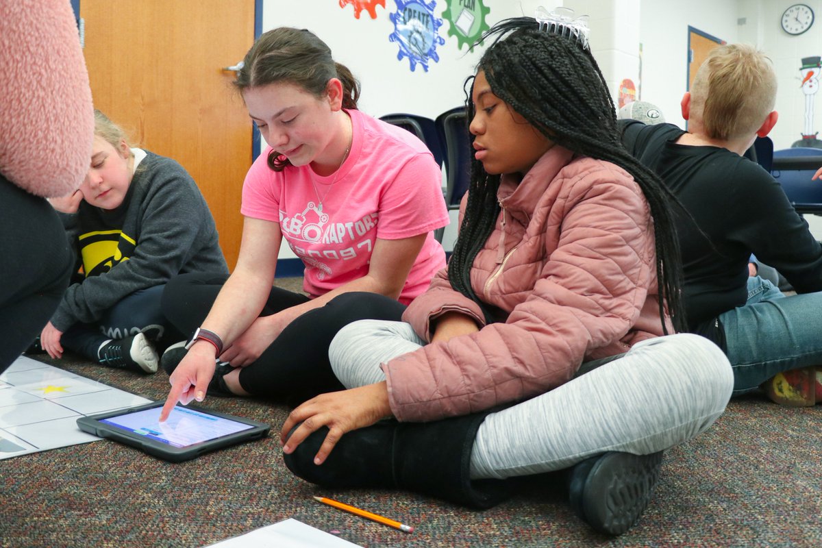 dbqschools's tweet photo. The Eleanor Roosevelt Middle School robotics team visited Carver Elementary School to spark student interest in the exciting STEM opportunities available in the years ahead. Creating, designing, and maneuvering were all part of the educational fun! π€#StudentsSupportingStudents https://t.co/UVkMgqUJrn