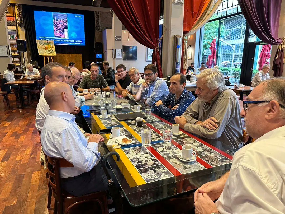CompromisoStaF's tweet photo. Conversamos con empresarios Pymes rosarinos y junto a @maxipullaro creemos en una Santa Fe productiva y en un trabajo conjunto, efectivo y eficaz entre el sector público y privado para mejorar la situacion de cada ciudadano de la Provinca. https://t.co/GlW9B7tIR2