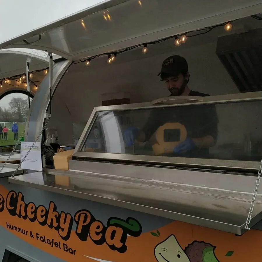 thecheekypea's tweet photo. We can't sing,
But
We can definitely wrap 😉
#market #falafelwrap #catering #falafel #pittapocket #healthytakeaway
#events #kingstonuponthames #kingstonuni #studentdeals #studentlunch #vegansofldn @KingstonUni https://t.co/emEtD6IY74