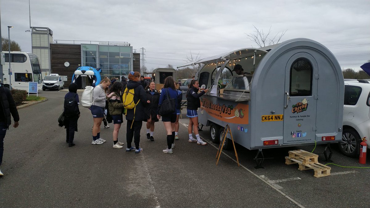 thecheekypea's tweet photo. We can't sing,
But
We can definitely wrap 😉
#market #falafelwrap #catering #falafel #pittapocket #healthytakeaway
#events #kingstonuponthames #kingstonuni #studentdeals #studentlunch #vegansofldn @KingstonUni https://t.co/emEtD6IY74