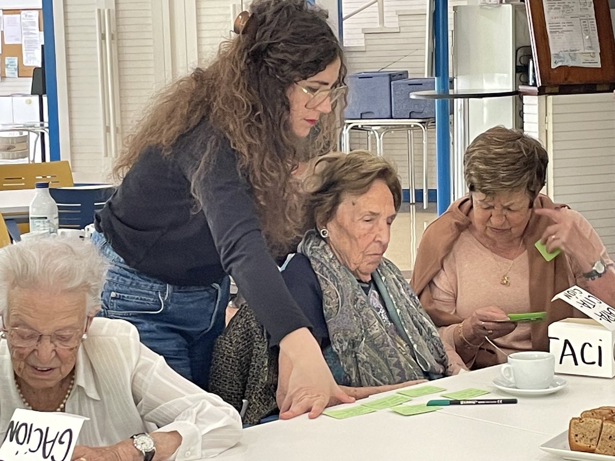 DSSLagunkoia's tweet photo. En #Aterpea #Bidebieta, compartiendo con el grupo los aprendizajes y oportunidades identificados en #CaféConAlexa con relación a la tecnología de voz  para alcanzar la #EquidadDigital 
@Ayto_SS #AcciónSocial #ServicioApoyoAAPPMM #Donostia 
@APTEStecsocial 
@Apitropik https://t.co/60SGFbr6zI