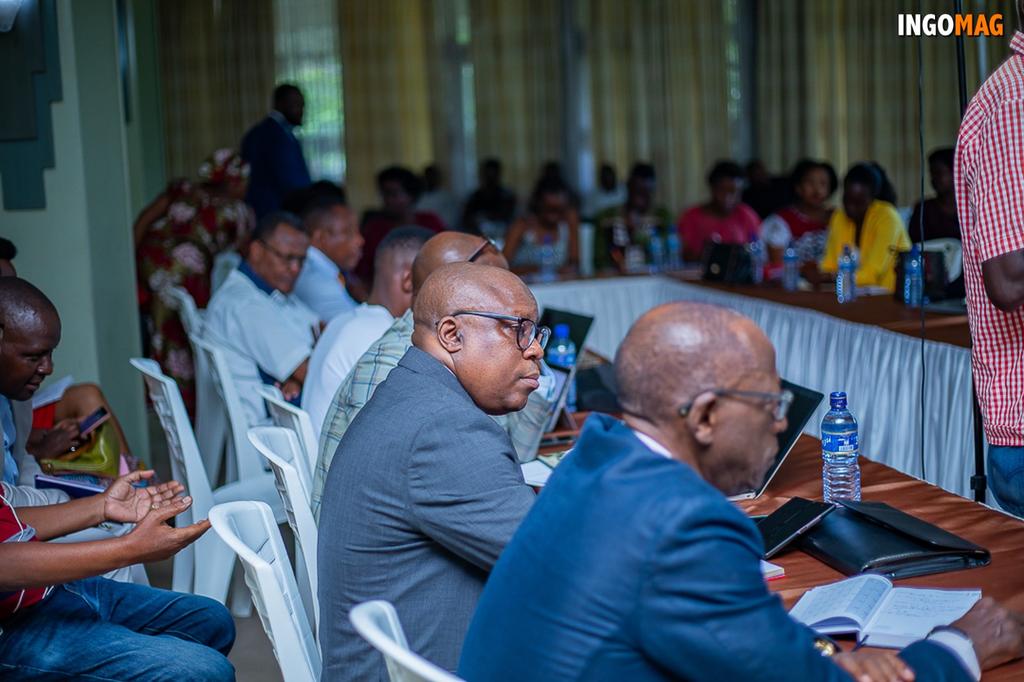 IngoMagazine's tweet photo. Ubushikiranganji bw'ubudandaji, amahinguriro n'ingenzi bubicishije mu gisata kiraba ivy'ingenzi bwatunganije ikiganiro kijanye n'inagurwa ry'itunganywa  ry'igihugu ryofasha guteza imbere ico gisata mu #Burundi, kuri uyu wa 29 Ntwarante, mu nyubakwa z'ihoteri #SourceDuNil
#ingomag https://t.co/axg2scVPeS