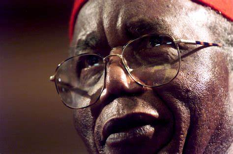Global_Folder's tweet photo. "When a rich man is sick, a poor man will pay him a visit to say sorry and wish him a speedy recovery. When a poor man is sick, he waits to recover then goes to tell the rich man that he has been sick" ~ Chinua Achebe https://t.co/LldCC8OIqc