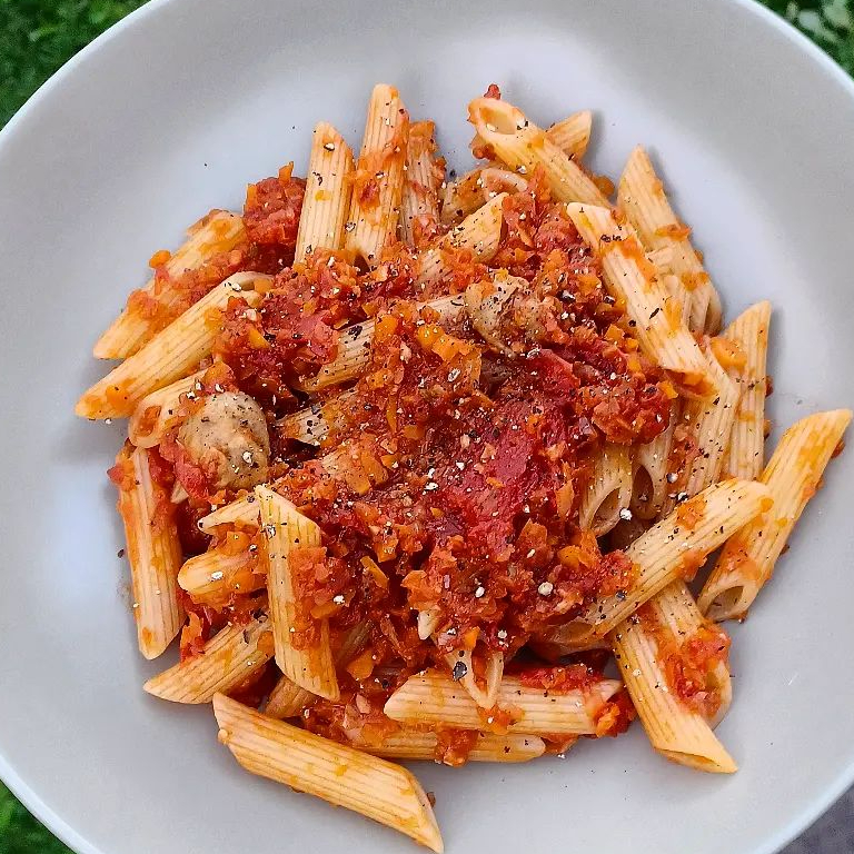 Time for some mid-week meal inspo and @containsvegan (IG) has provided us with a quick and easy dish! Introducing...this hearty plant-based take on the Tuscan Pasta by <a href="/jamieoliver/">Jamie Oliver</a> 🍝

We'll be adding extra flavour by using our Bonsan Kofu Sausages when we make it ourselves! 😋