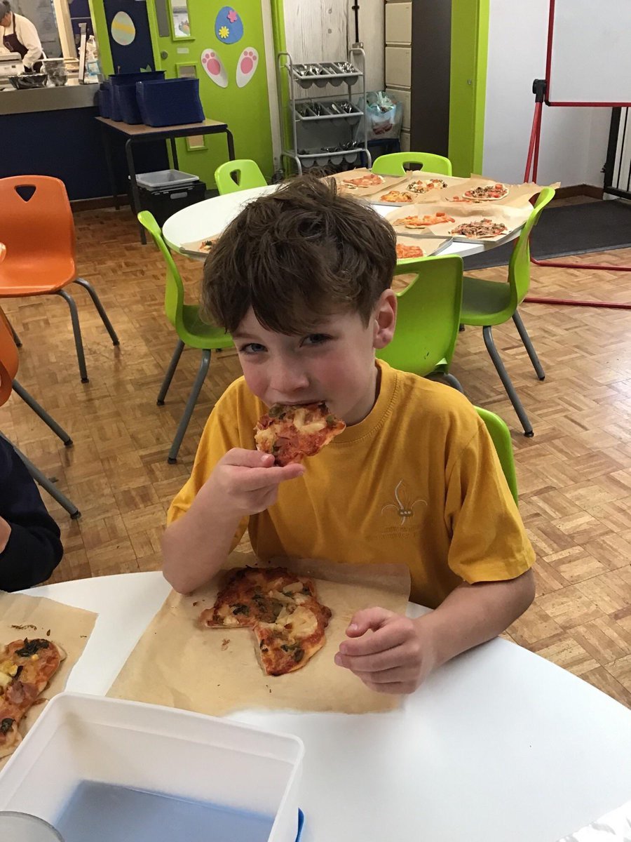 GCA_learning's tweet photo. Year 3 finished their DT unit by making their own pizzas from scratch. After making the dough yesterday, this morning they shaped their bases, prepared their toppings and assembled the pizzas. Fantastic effort everyone #GCAdt #GCAhealth #GCApshe https://t.co/zlDm1QRqGE