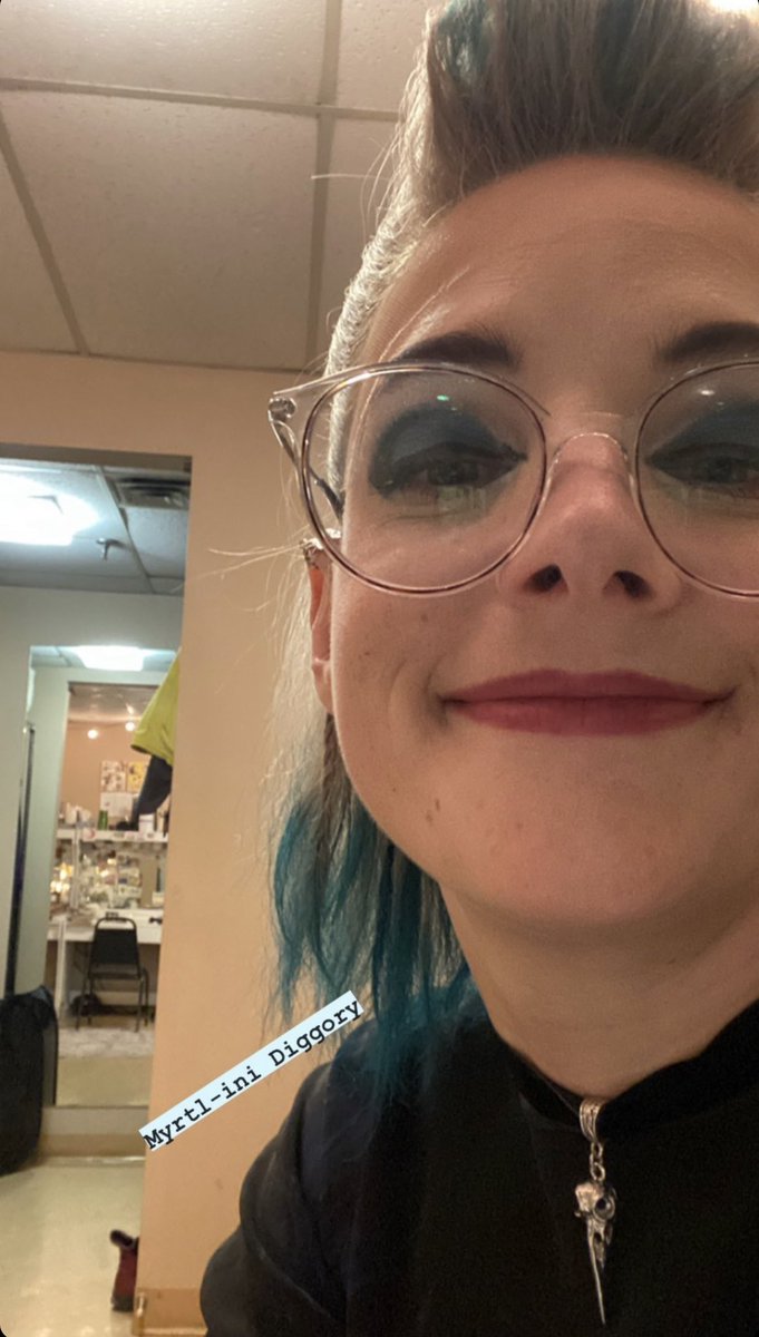 delphidiggcry's tweet photo. delphi lost her contacts! 🤓 https://t.co/jdwsXYNKkd