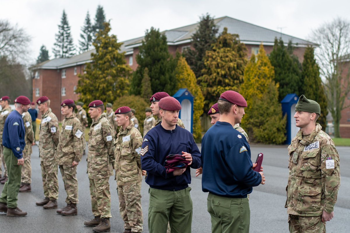 Pegasus_Coy's tweet photo. Well that’s a wrap on AAPPS 22.04

A really strong performance, the course absolutely smashed it 💪 

Well done to the 70 individuals who received their maroon berets today - it’s a day you’ll never forget 👊 https://t.co/tJRk5Sfrz3