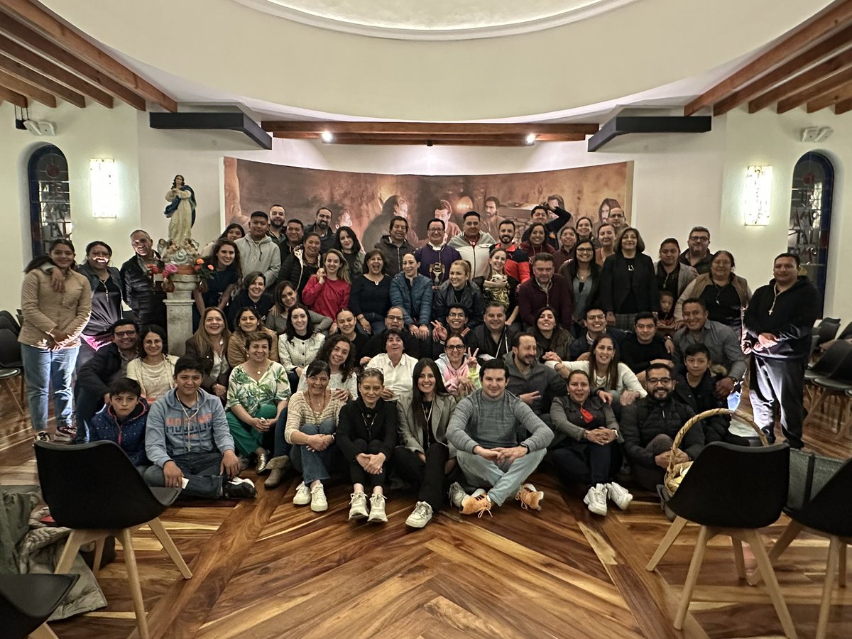 JESUSXXXIII's tweet photo. Feliz cumpleaños Padre Jorge!! Oramos a Dios por su salud y sacerdocio, que nuestra Madre Santísima lo proteja siempre. Gracias por ser nuestro guía. https://t.co/qrmFxWE4Df