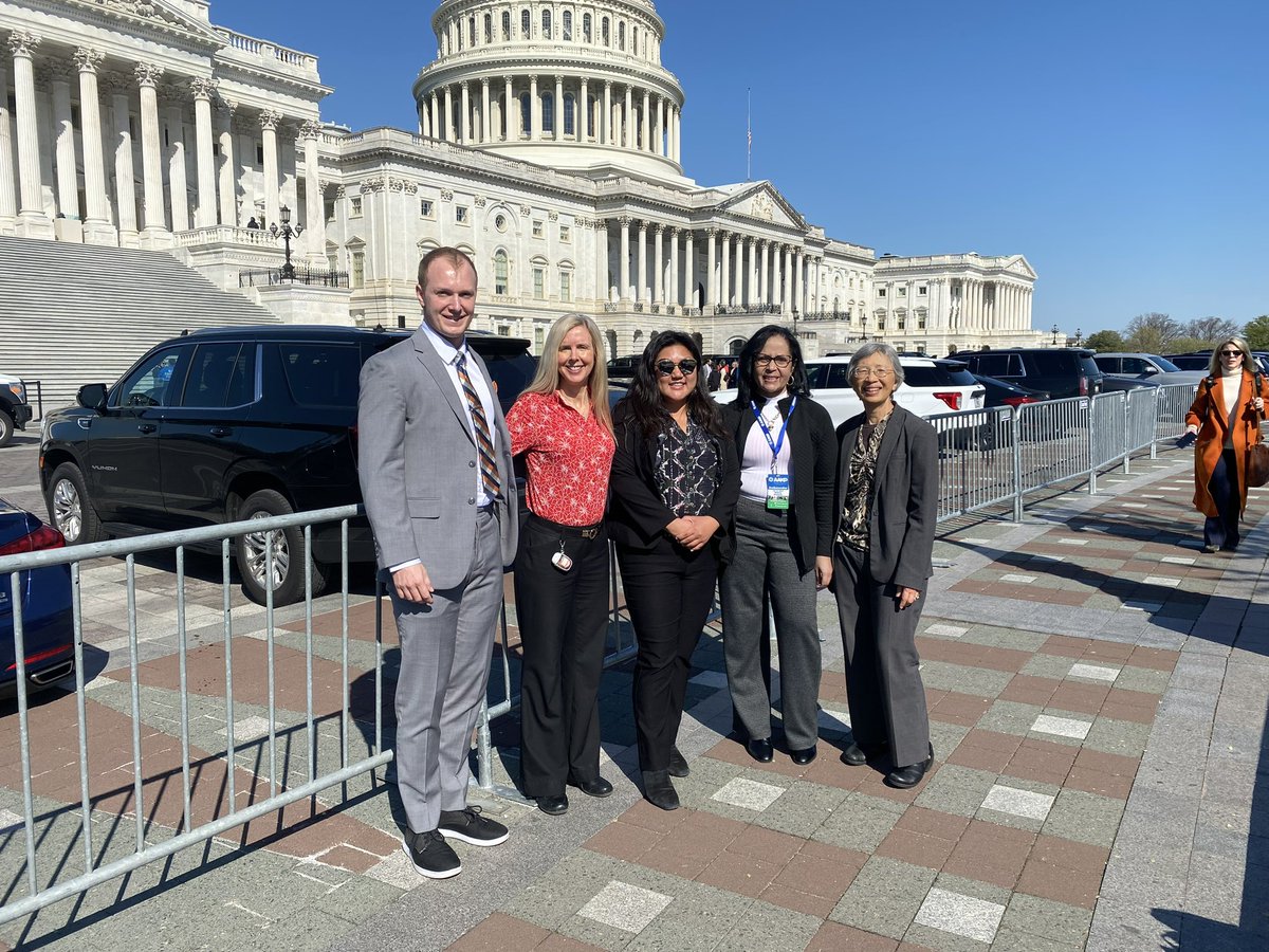 Smiles and Sunshine for these @ASNKidney & @KidneyPatients #KidneyAdvocates taking part in Kidney Health Advocacy Day! #KidneysOnTheHill