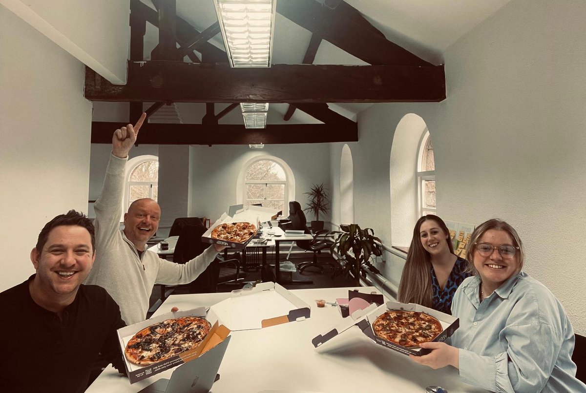 What a great way to finish a team meeting... with some tasty pizza and pasta!!!

Here at Freedom we are LOVING that our team is growing but MORE importantly having more people to eat tasty carbs with!

#advertisingagency #team #advertising #teammeetings #office #teambuilding