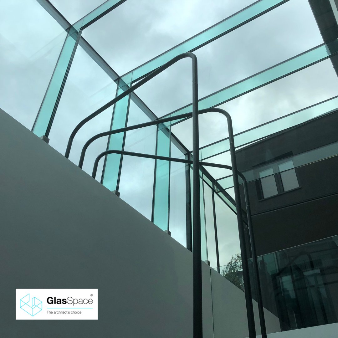 Stunning Glass roof 😍

#glassspace #glassspsaceservices #glassspaceproducts #framelessglass #framelessslidingdoors #framelesswindows #framelessglasswalls #glassstaircase #glasshouseextensions #designstudio #framelessfacades #glassroof #glassrooflights #glassdoors
