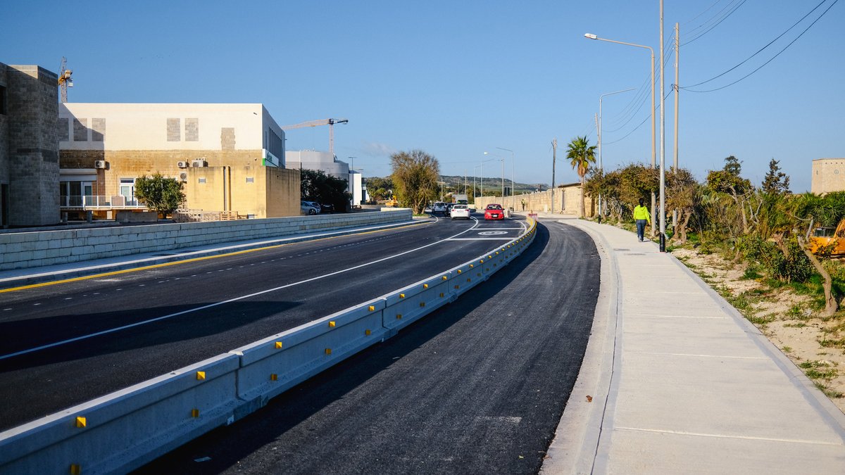 InfraMalta's tweet photo. 🚶♀️🚶♂️ At Triq id-Difiza Civili in #Mosta we’re applying the finishing touches before we fully open area for all road users. New facilities, upgraded services, improved safety. 👷♀️ #infrastructure4all https://t.co/II7W5oJUhl