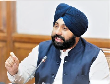 @AAPPunjab started e-Punjab portal for teachers who are willing to get transferred can apply #Online @harjotbains told. @AamAadmiParty #education #PunjabNews 
Complete blog- scienceofpolitics.in/punjab-govt-e-…