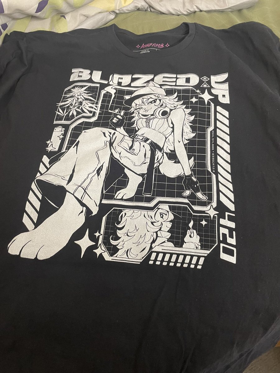 Henzoid's tweet photo. @ashleyloob 

It came out so well holy shit!!!!! I cannot wait to wear this thing. https://t.co/Vz0zqc4cuh