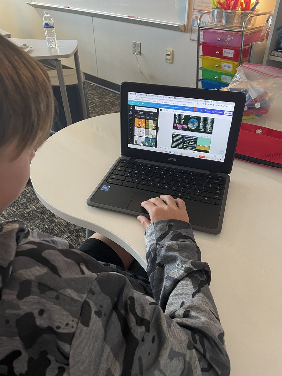 robynsuzanne83's tweet image. #canvafossilbrochure #pinkspringtraining @pressNseale @shantieljovanna