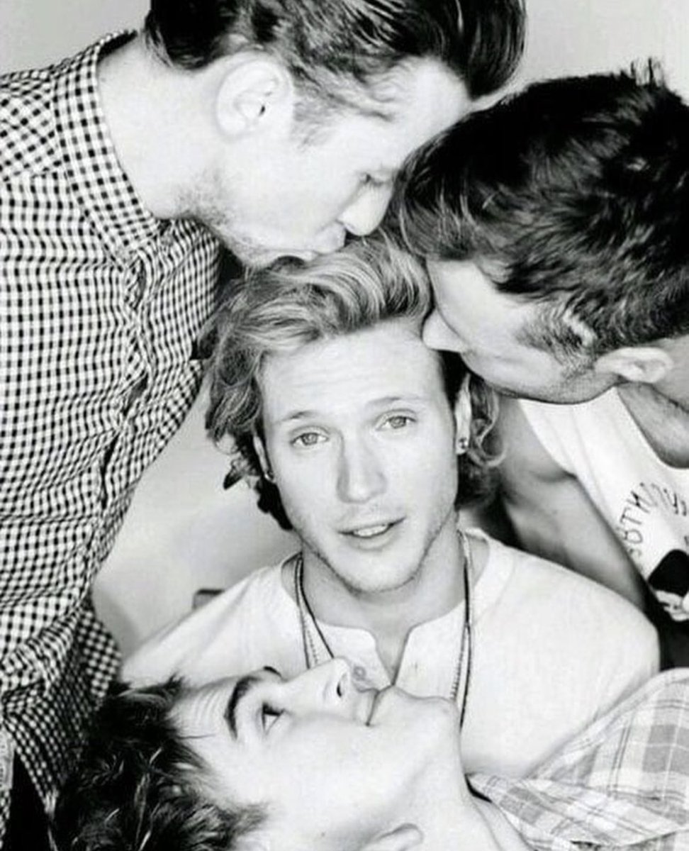 Poynter Source tweet media