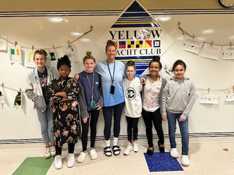 MrsNRRoth's tweet photo. #marchmadnessspiritweek 5 Yellow
{Teacher wore the hoods up for the "student effect" for 📷 purposes😀}
@lcorco22 @NRCSRangers https://t.co/JbZ7Jmswlc