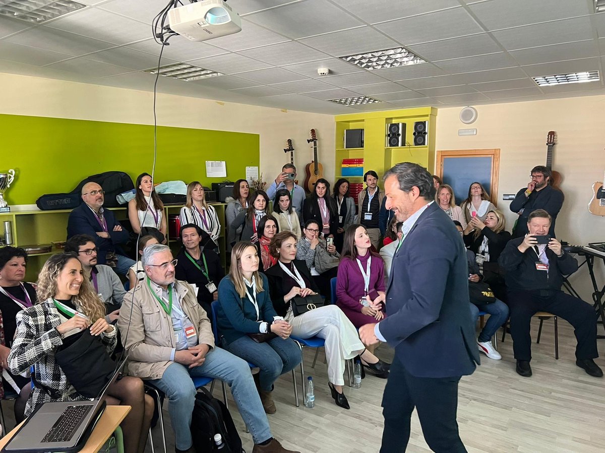EIMlearning's tweet photo. 🔛 #innovaPRO Madrid | Hoy hemos visitado el colegio @VMirasierraSSCC, donde @juaneimtech ha presentado la "Analítica del Aprendizaje" de @Progrentis.
#bettertogether https://t.co/jDXzQDDS1z