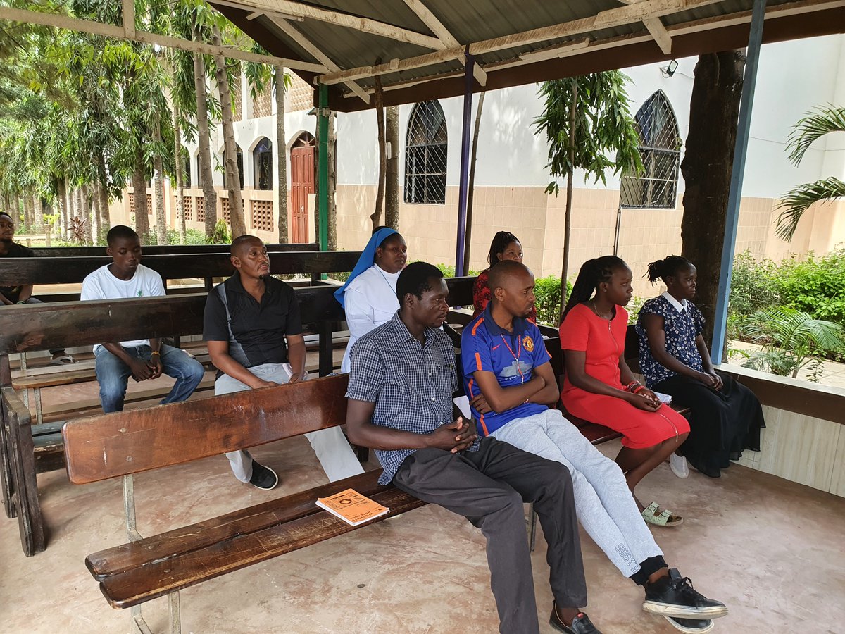 PaxChristi's tweet photo. Dieudonné, sister Wamuyu and sister Hedwig are currently in Kenya for the peace training program, in Mombasa /Kenya. Thet met the students at schools, the youth in parishes & sisters in religious communities and the motorcycles' drivers !
#peacetraining #kenya #pci https://t.co/fw1SkMeu28