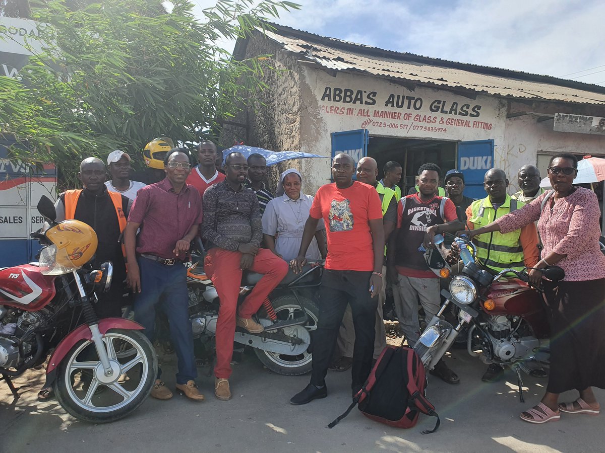 PaxChristi's tweet photo. Dieudonné, sister Wamuyu and sister Hedwig are currently in Kenya for the peace training program, in Mombasa /Kenya. Thet met the students at schools, the youth in parishes & sisters in religious communities and the motorcycles' drivers !
#peacetraining #kenya #pci https://t.co/fw1SkMeu28