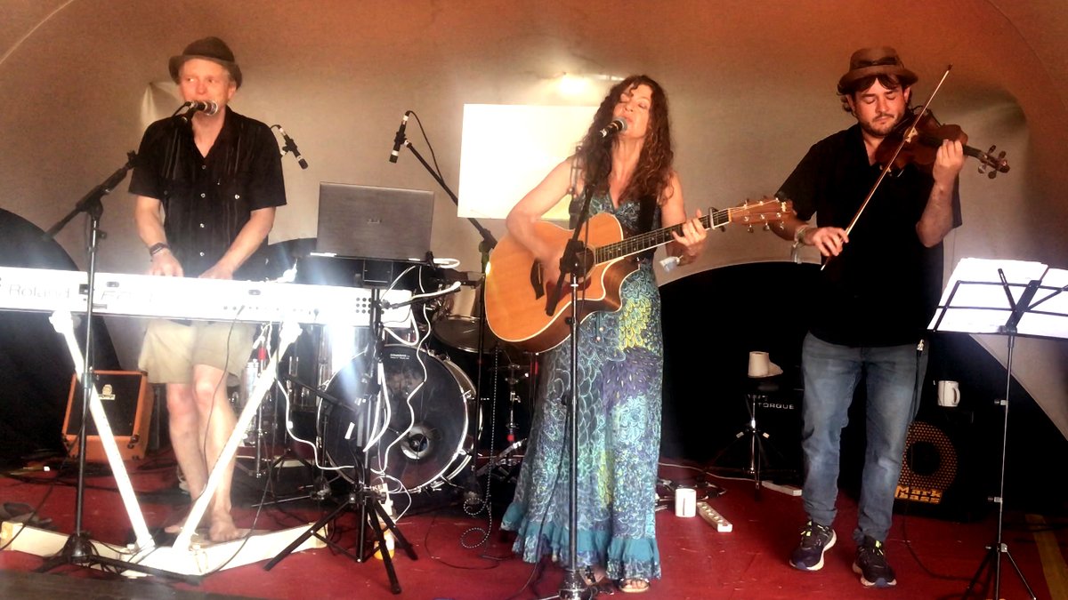 The_Portraits's tweet photo. This was us performing at @glastonbury 2022. Cannot wait to be back again this summer...will you be there? ☀⭐🎹🙂♥🎵😍🎻🎶💛😘 @GlastoFestFeed #Glastonbury #glasto2023 #summer2023 #84daystogo #livemusic #Festivals https://t.co/lXRPbDme9i