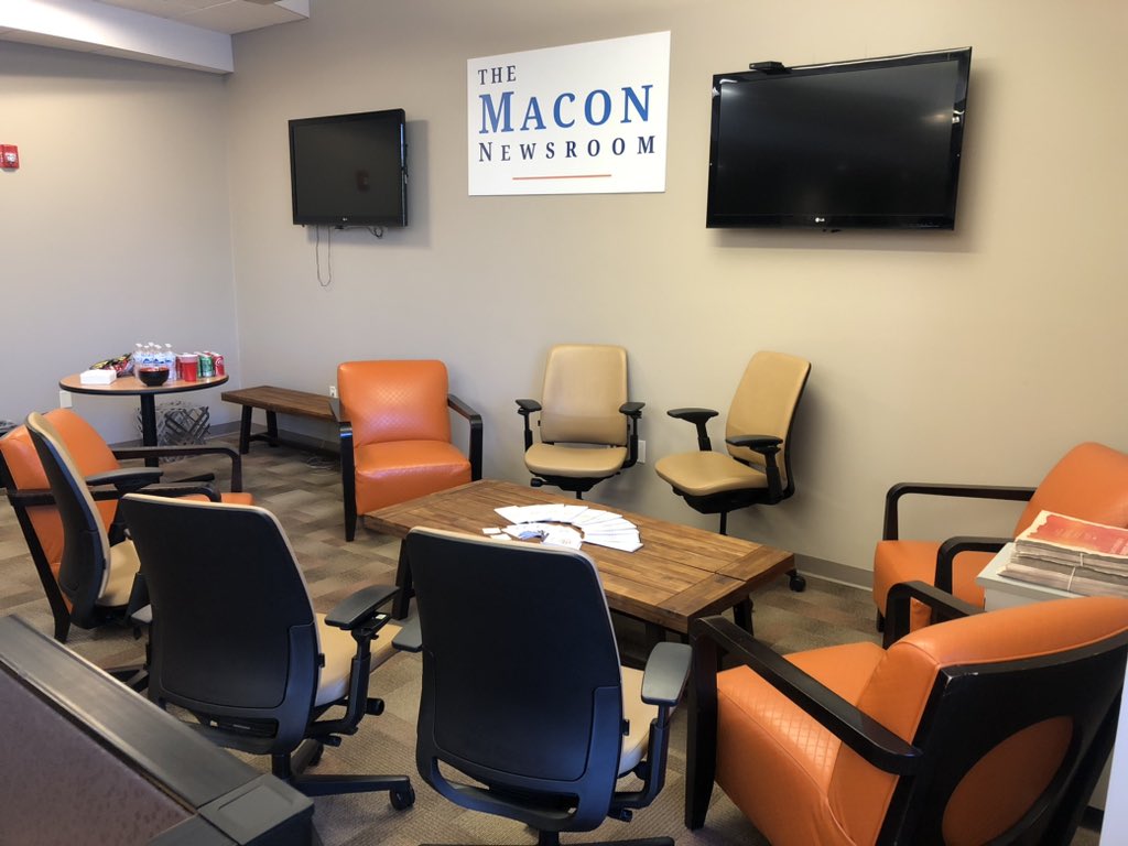 liz_lines's tweet photo. Hosting #OnTheTableMacon discussion about information needs in @MaconBibbCounty at @maconnewsroom at the @mercerccj at noon. Join us! https://t.co/ehT4dnX99o