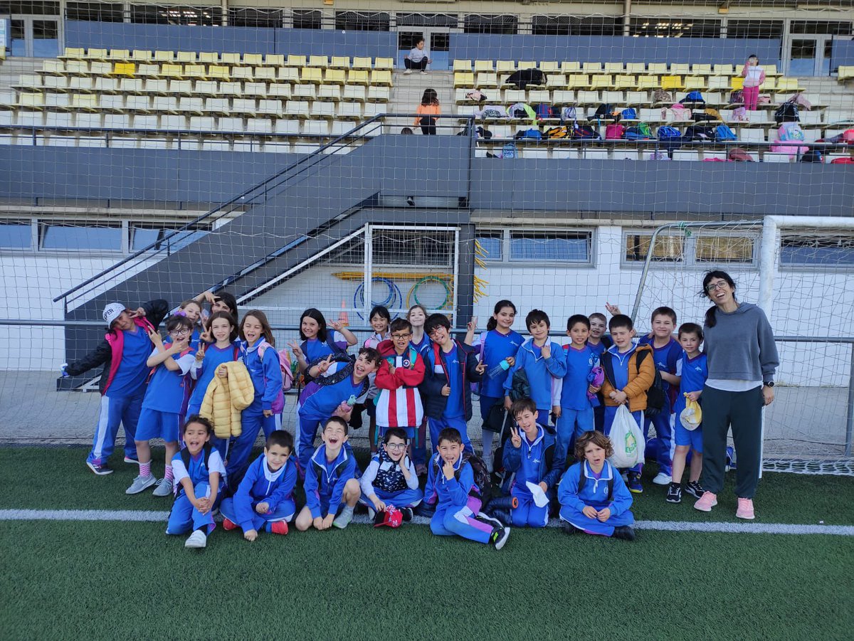 manyanetblanes's tweet photo. Avui els nens i nenes de #2nEP hem anat a la ciutat esportiva amb altres escoles. Tots plegats hem jugat a jocs tradicionals i hem ballat dances tradicionals. #josocmanyanet #blanes #juntsarribemméslluny https://t.co/ZBXd265SDI