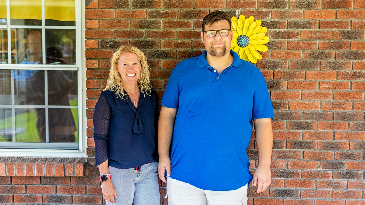 DTFA's tweet photo. #SWMonth is coming to a close, but you can celebrate the life-changing impact of Wendy’s Wonderful Kids adoption professionals all year-round! Send a thank you note to recognize their commitment to finding forever families for children in foster care: https://t.co/gzFOOcX9ao https://t.co/PeOa5AHvWH