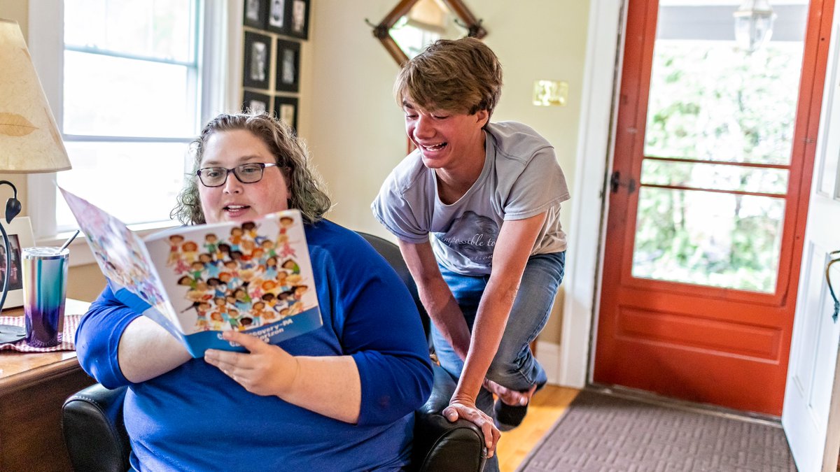 DTFA's tweet photo. #SWMonth is coming to a close, but you can celebrate the life-changing impact of Wendy’s Wonderful Kids adoption professionals all year-round! Send a thank you note to recognize their commitment to finding forever families for children in foster care: https://t.co/gzFOOcX9ao https://t.co/PeOa5AHvWH