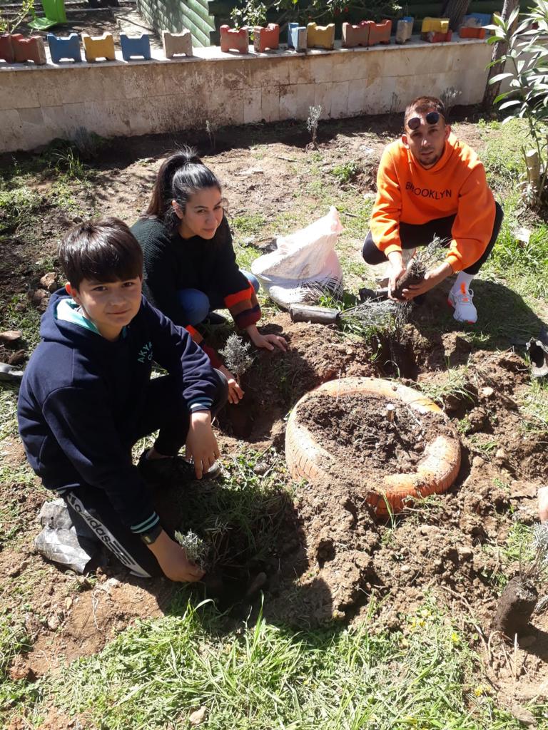 Mavi Yeşil Okullar Projesi Kapsamında Okulumuz Öğrencileriyle okul bahçemizde lavanta dikimi yapıldı <a href="/UlaMem/">Ula İlçe Milli Eğitim Müdürlüğü</a> <a href="/mugla_mem/">Muğla İl Millî Eğitim Müdürlüğü</a>