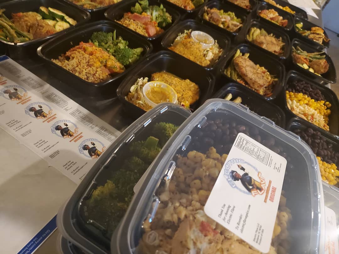 electricflava's tweet photo. If you or someone you know needs meal prep, please text #ineedmealprep to 432-638-0836 &amp; someone from Team Flava will be in contact with you 🤩
Having planned, prepped and portioned meals can save time, save money and save your health!
Chef
#electricflava #mealprep https://t.co/XekZNlfk4d