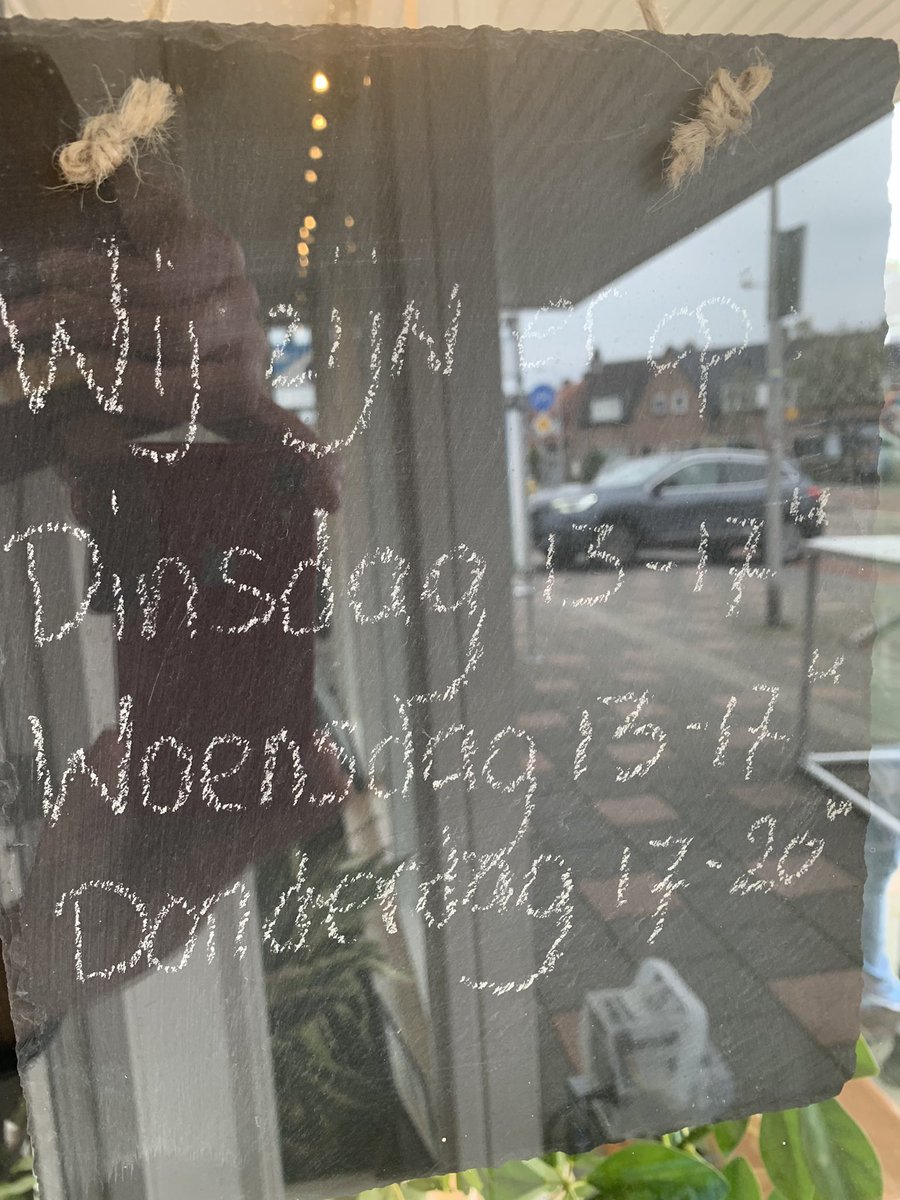 Het Projectenhuis is geopend door wijkwethouder <a href="/astridpj/">Astrid Janssen 🍀</a> ! Welkom op Noordewierweg 127. #wijkperspectief #Soesterkwartier #samenwerken #bewoners #langseemenspoor