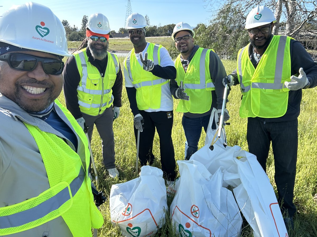 CaltransD4's tweet photo. AAH partners De Anza College Black Faculty, Student and Administrators (BFSA) Network participated in the statewide Clean California Community Days event! #CleanCA #CleanCACommunityDays #Caltrans #CleanCADeAnzaCollegeBlackFaculty https://t.co/0GsL2KTCB1