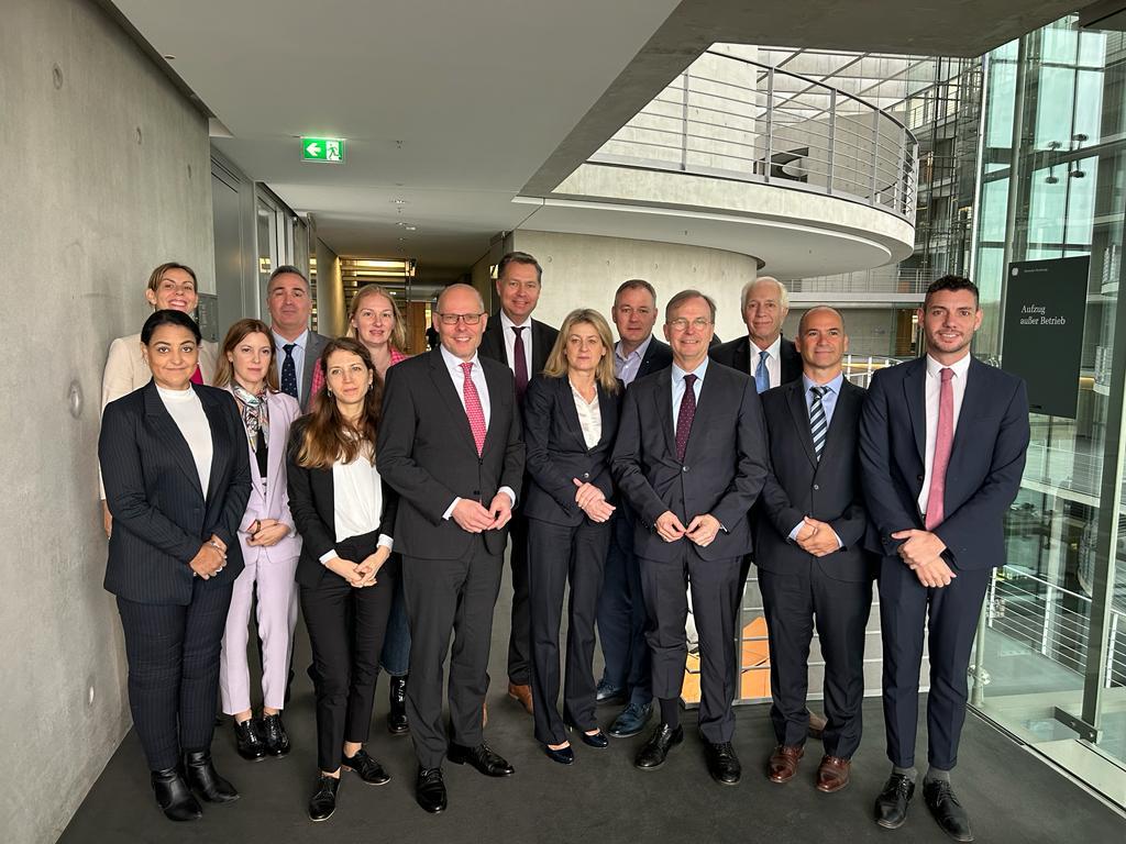 willybernaudo's tweet photo. Reunión  de trabajo en el Bundestag  alemán  con los diputados federales Sr. Thomas RACHEL, Sr. Peter BEYER y el grupo de trabajo sobre América Latina de la bancada de la CDU/CSU https://t.co/TMbJwKyzLG