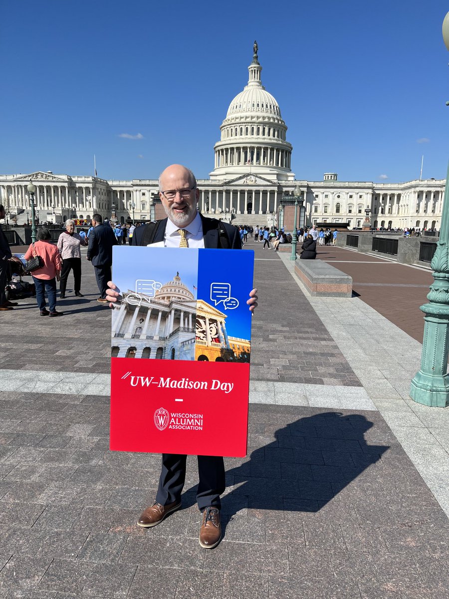 sschutt13's tweet photo. It’s #DayoftheBadger - and UW Day! Badgers are supporting UW at the US Capitol. Pride abounds! #cantstopabadger https://t.co/8DTqZWCMMP