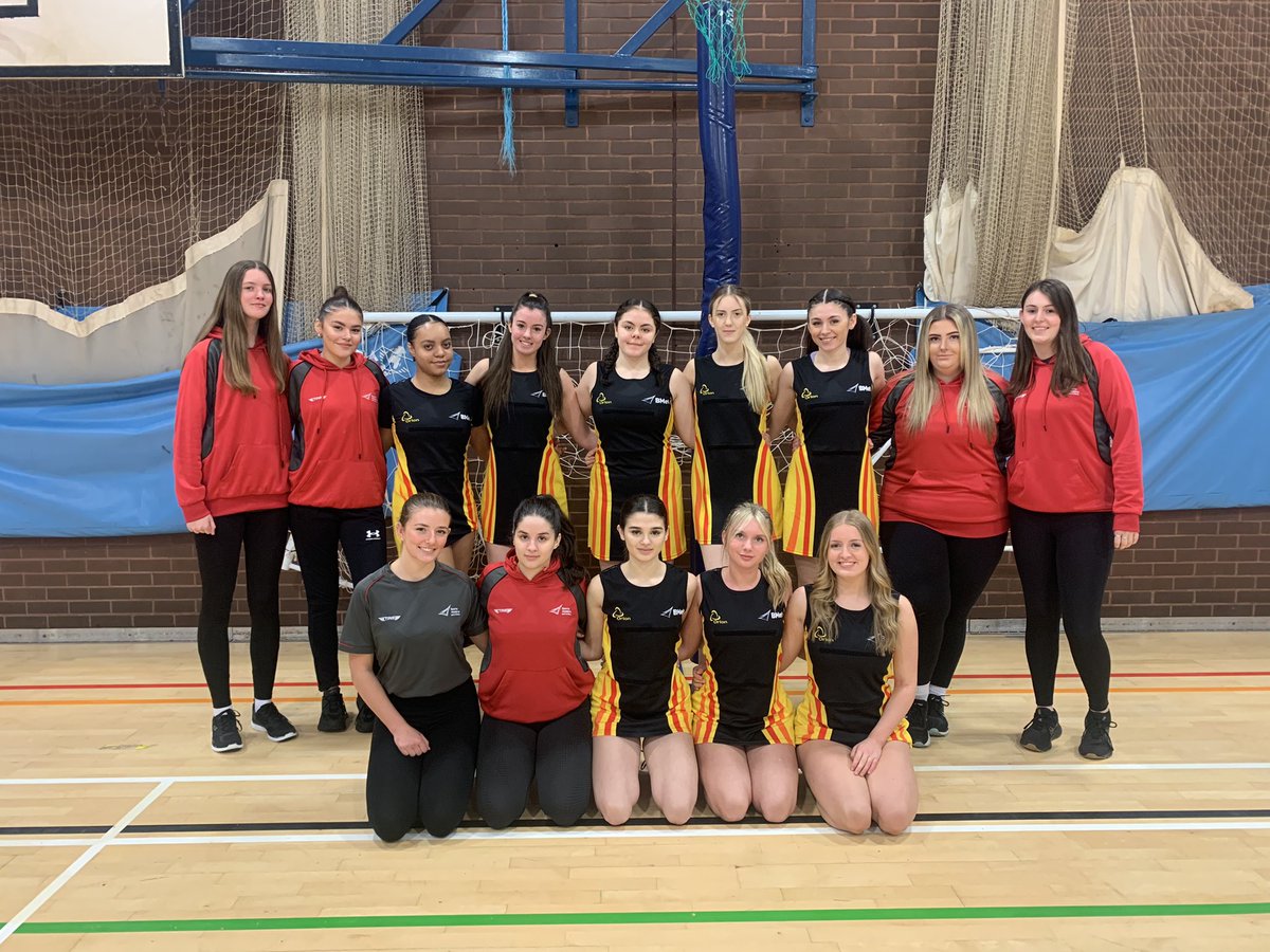 ✨League Winners ✨
Today vs Worcester 6th Form in the final game. Although we won the 3rd quarter 10-7 we couldn’t catch up, resulting in 31-27 to Worcester our first and only loss of the season. Having won 11 out of 12 games we are promoted to Div1 next year 🙌 POM Cheyanne❤️🖤