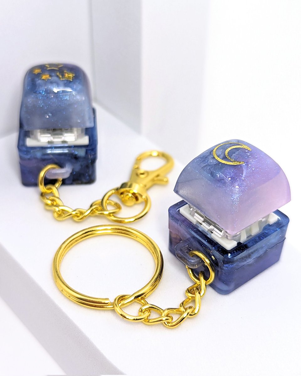 dungeondepths's tweet photo. Along with our new healing potion d4s, we'll also be adding handmade resin keycaps and keycap fidget keychains to the shop on Friday! ✨

They'll be available in a rainbow of colors, with a choice of red or blue switch and 4 keychain options.

#keycaps #keycapfidget #fidgettoy https://t.co/hIi7m7pyPn