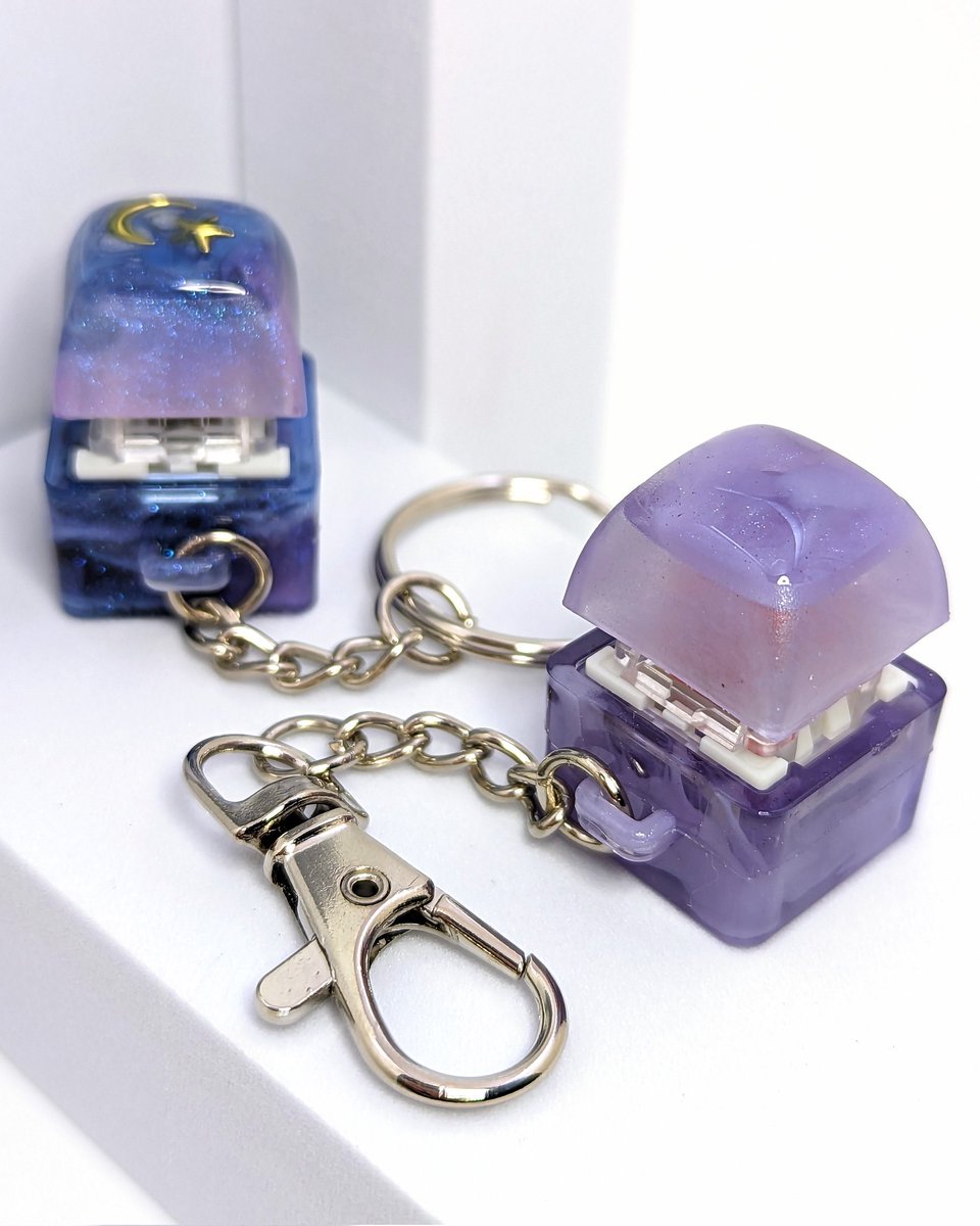dungeondepths's tweet photo. Along with our new healing potion d4s, we'll also be adding handmade resin keycaps and keycap fidget keychains to the shop on Friday! ✨

They'll be available in a rainbow of colors, with a choice of red or blue switch and 4 keychain options.

#keycaps #keycapfidget #fidgettoy https://t.co/hIi7m7pyPn