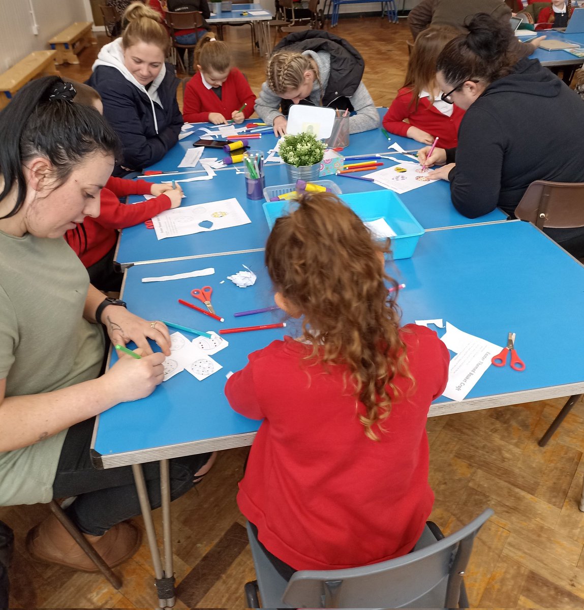 AnParkInfants's tweet photo. Many thanks to all the adults that attended the Spring Morning for   Class 1. We had fun playing, reading, making, eating ...
#parents #apiyear2 #collaboration https://t.co/ZIiuAz4OOo